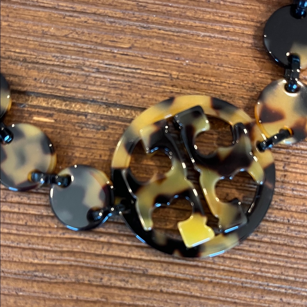 NWT Tory Burch Tortoiseshell Resin Link Strap with Gold Logo Clasp - Picture 4 of 7